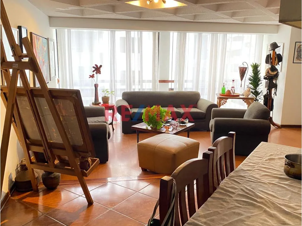 Venta de Encantador Dúplex más Dos Estacionamientos en Calle Buenos Aires, Miraflores🏠 · imagen 2