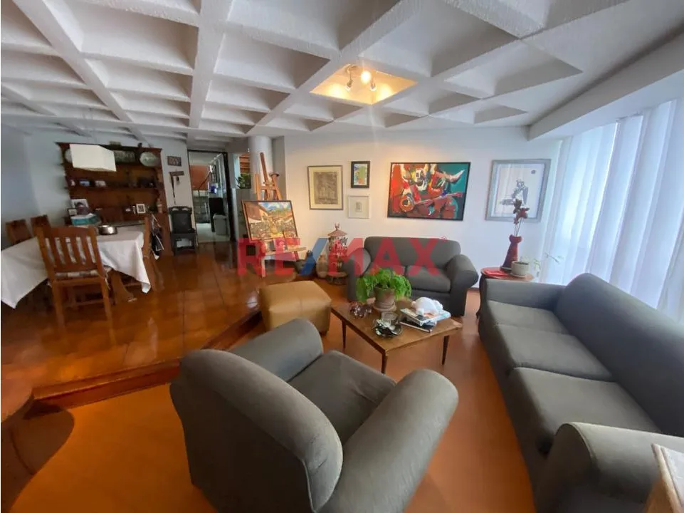 Venta de Encantador Dúplex más Dos Estacionamientos en Calle Buenos Aires, Miraflores🏠 · imagen 11