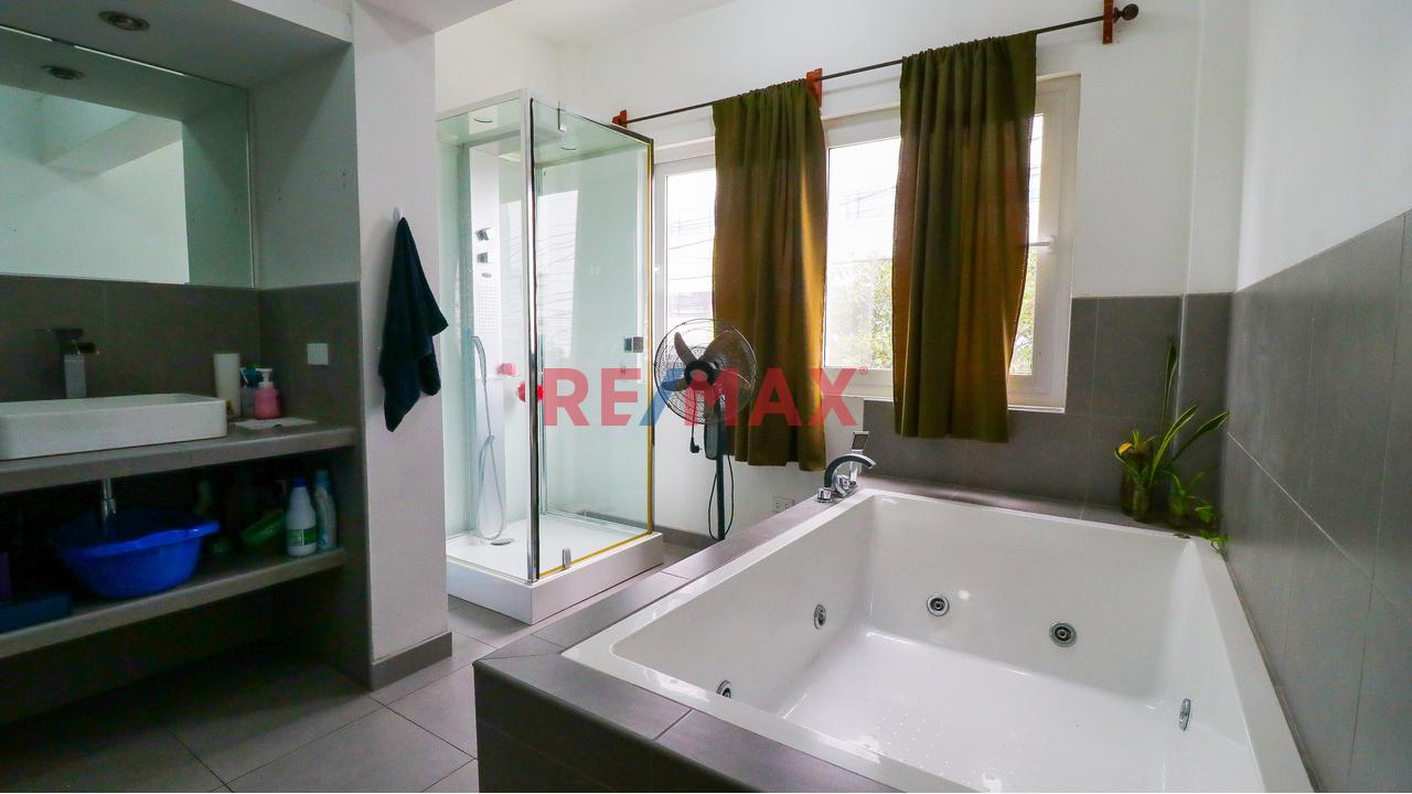 Venta de Casa de 167 m² a Dos Cuadras de la Panamericana Norte · imagen 9